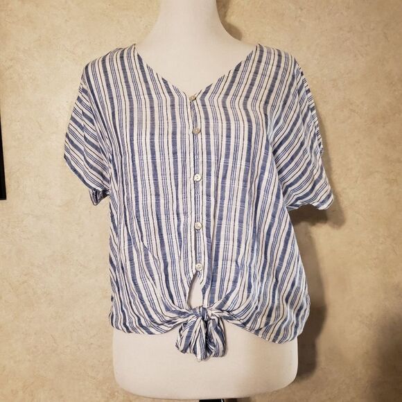 Universal Threads tied button down shirt - Picture 1 of 5